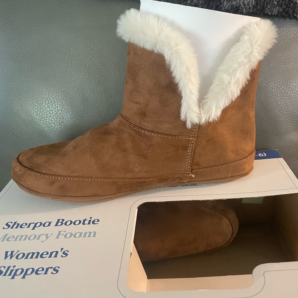 Nestwell Sherpa Bootie Memory Foam Women’s Slippers-Size Small (5-6) NEW in Box